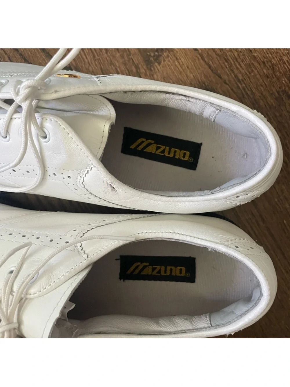 Classic White Leather Lace-Up Men’s golfing cleats. 10.5